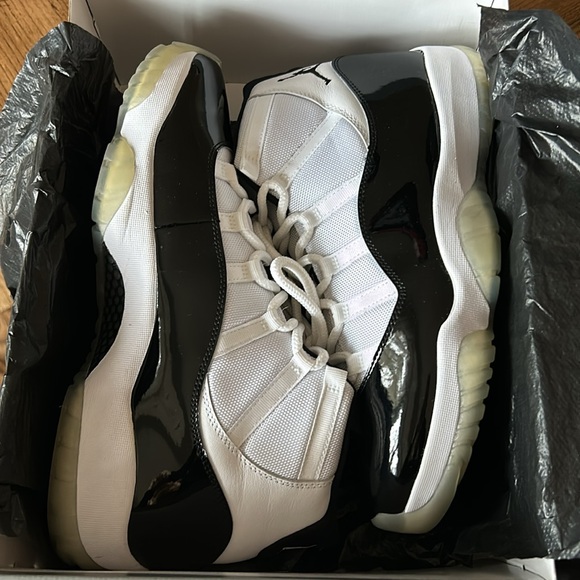 Air Jordan 11 retro white/black- Concord size